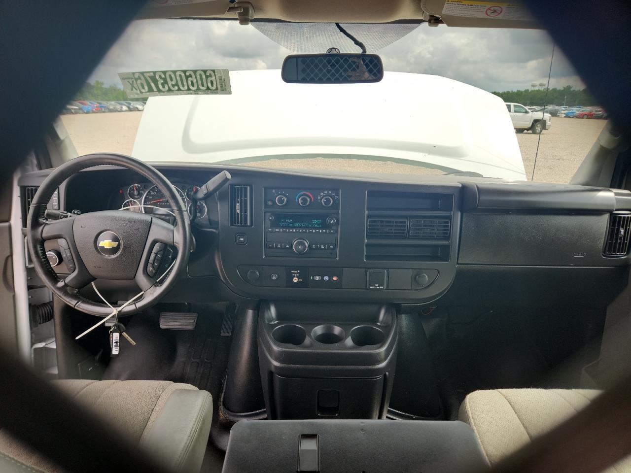 2022 CHEVROLET EXPRESS G2500 — Фото 8 из 13