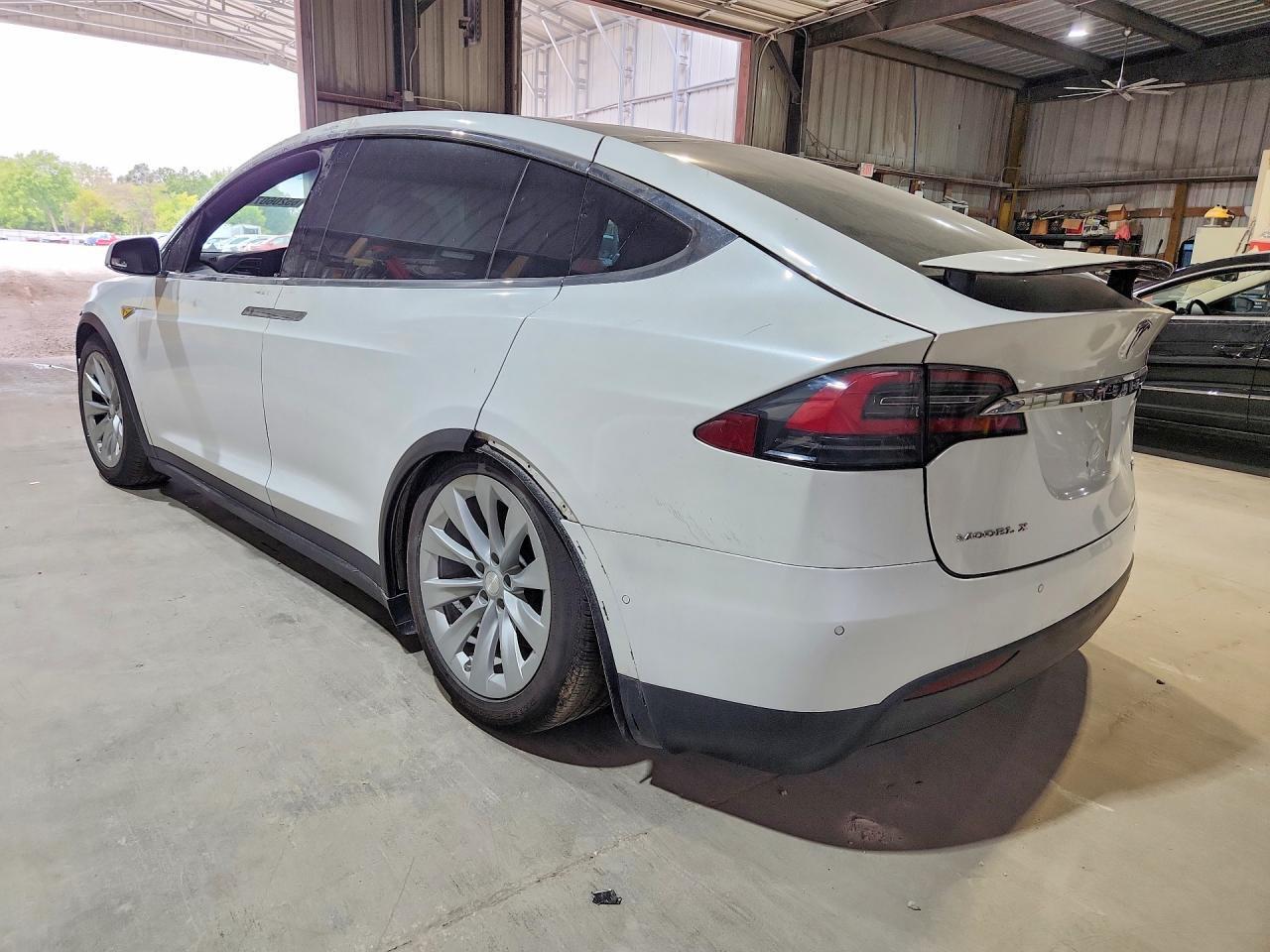2016 TESLA MODEL X — Фото 2 из 12