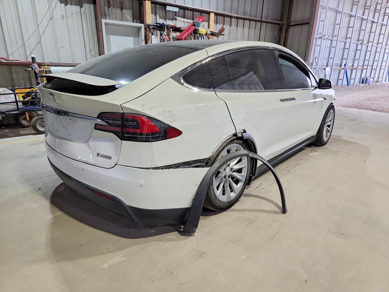 2016 TESLA MODEL X — Фото 3 из 12