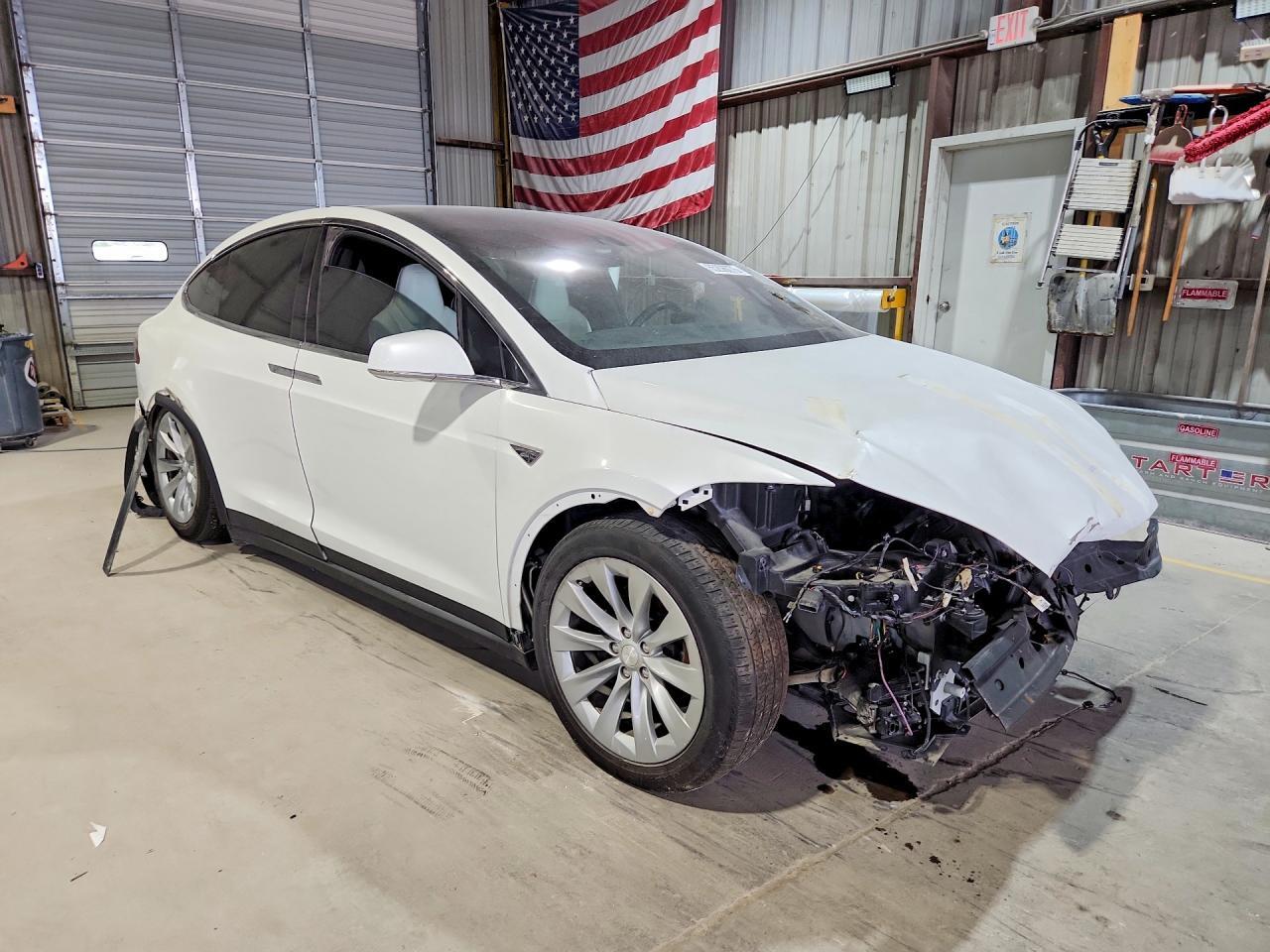 2016 TESLA MODEL X — Фото 4 из 12