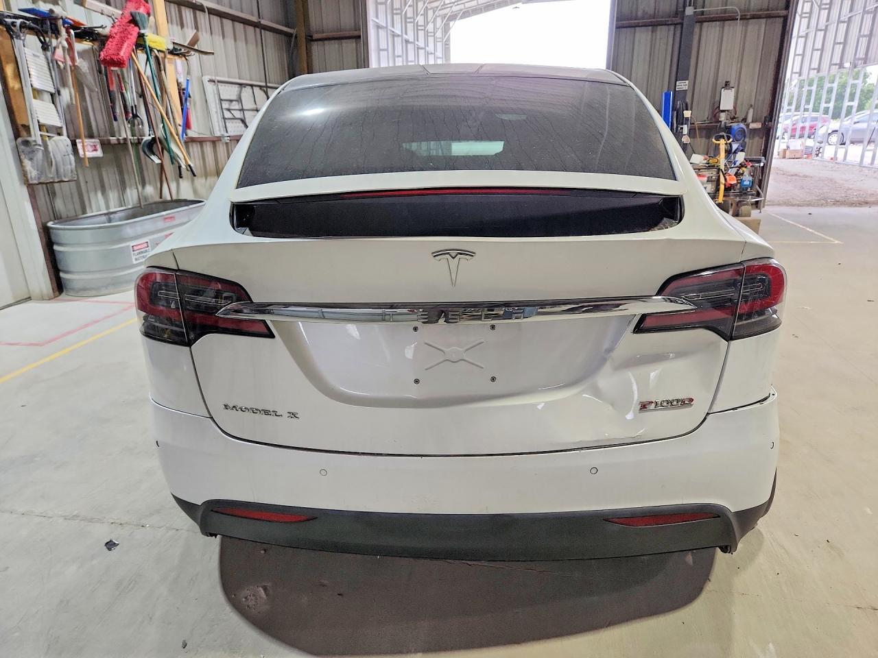 2016 TESLA MODEL X — Фото 6 из 12