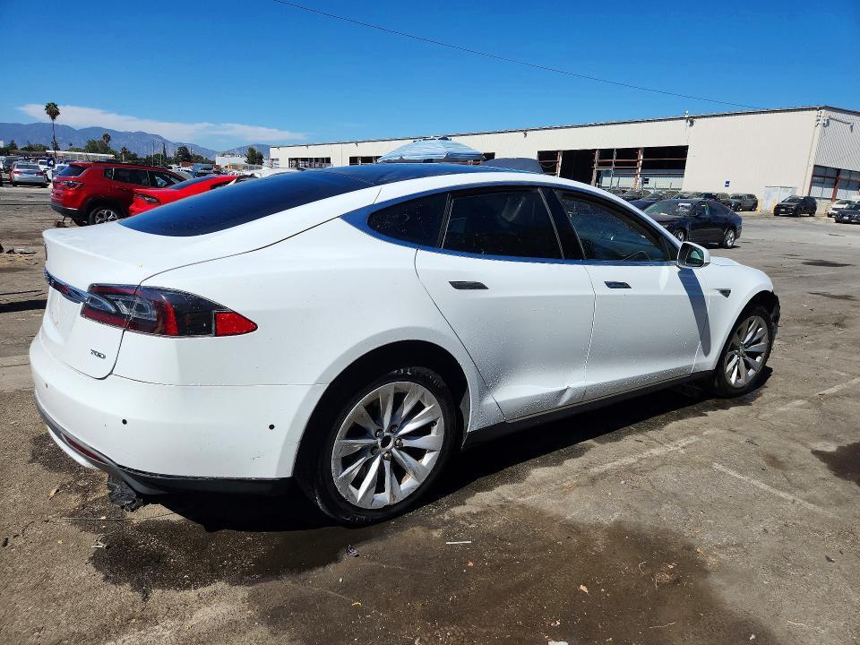 2016 TESLA MODEL S — Фото 3 из 13