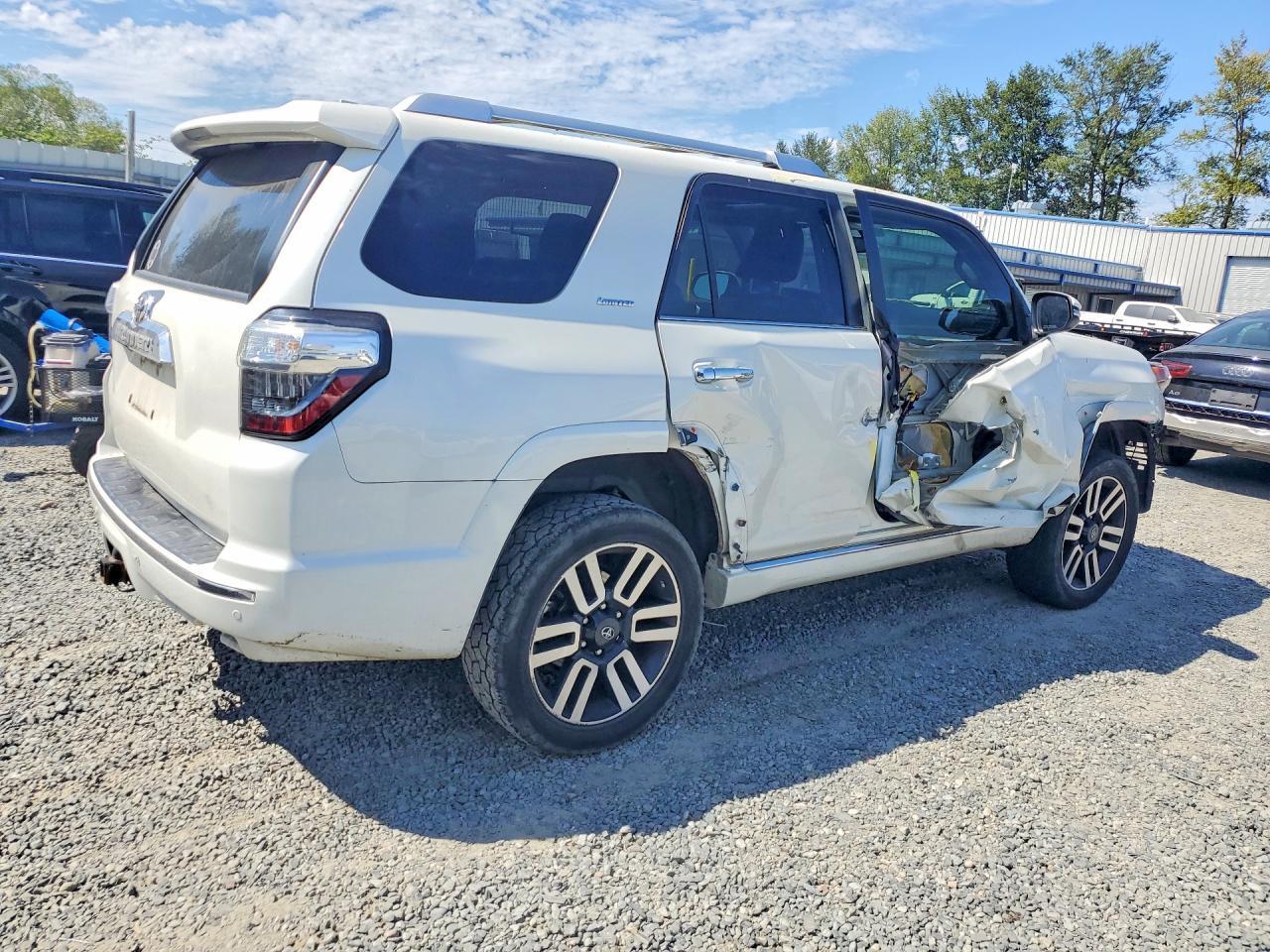 2016 TOYOTA 4RUNNER LIMITED — Фото 3 из 14