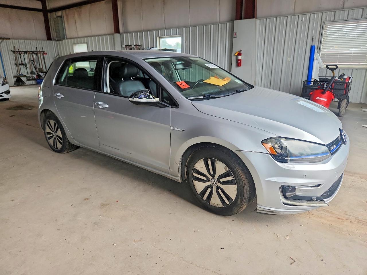 2016 VOLKSWAGEN E-GOLF SEL PREMIUM — Фото 4 из 12