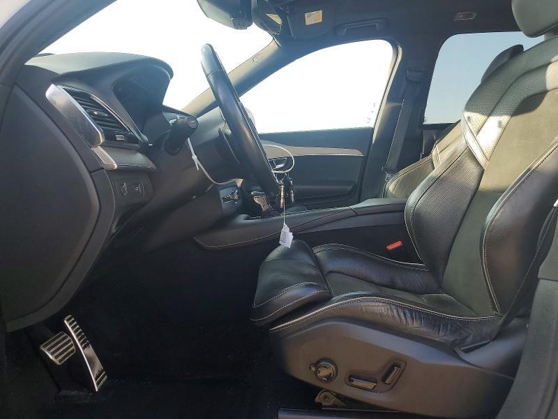 2016 VOLVO XC90 T6 — Фото 7 из 13