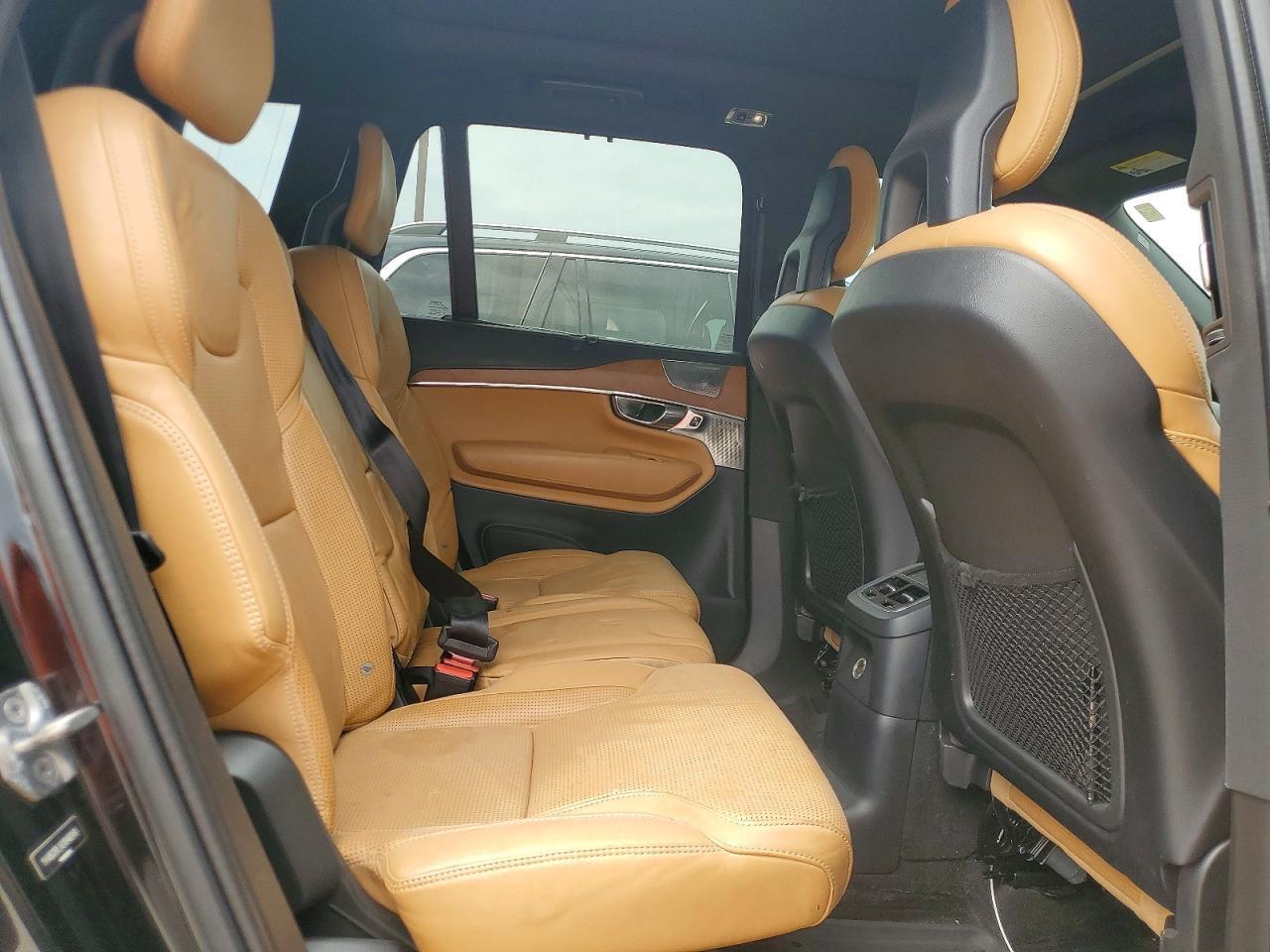 2016 VOLVO XC90 T8 — Фото 10 из 12