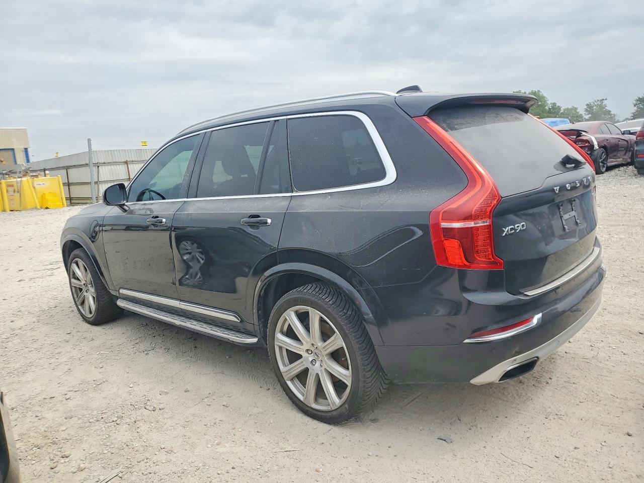 2016 VOLVO XC90 T8 — Фото 2 из 12
