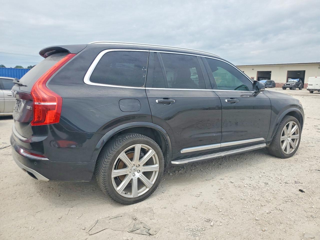 2016 VOLVO XC90 T8 — Фото 3 из 12