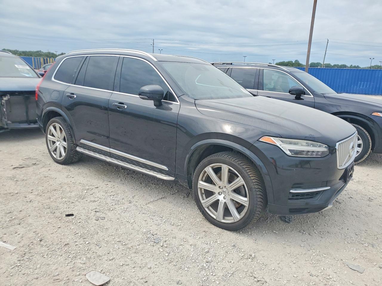 2016 VOLVO XC90 T8 — Фото 4 из 12