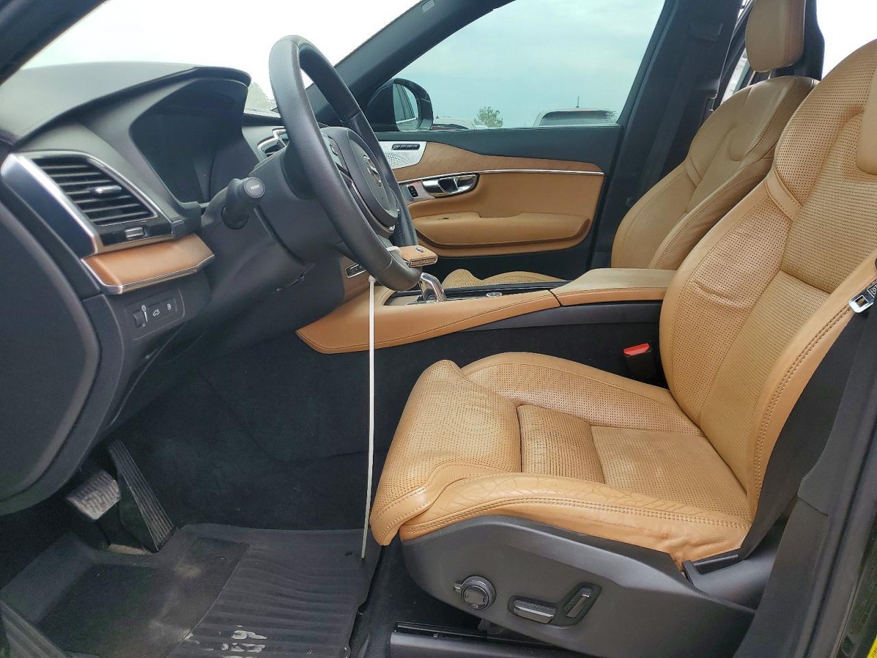 2016 VOLVO XC90 T8 — Фото 7 из 12