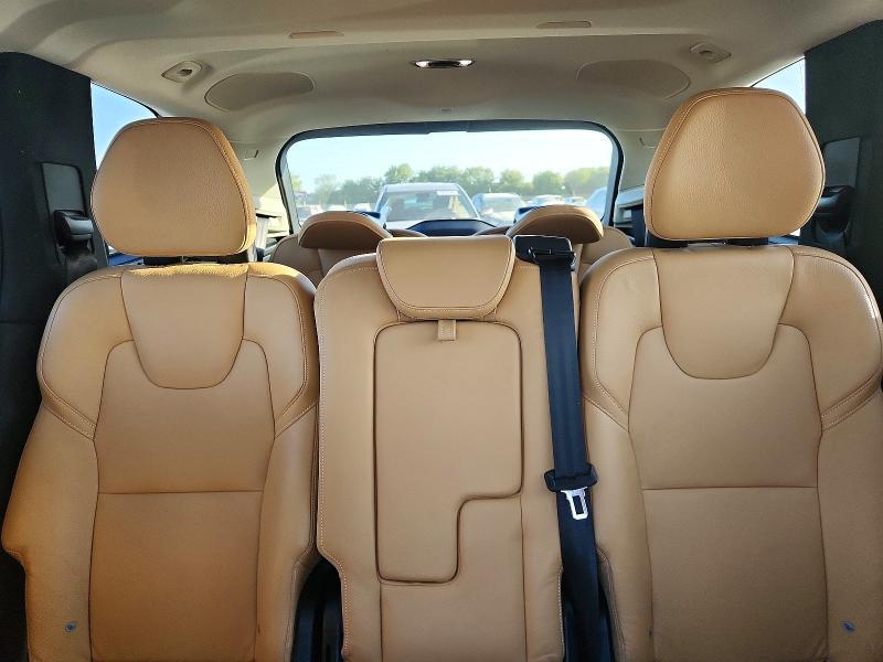 2016 VOLVO XC90 T6 — Фото 10 из 13