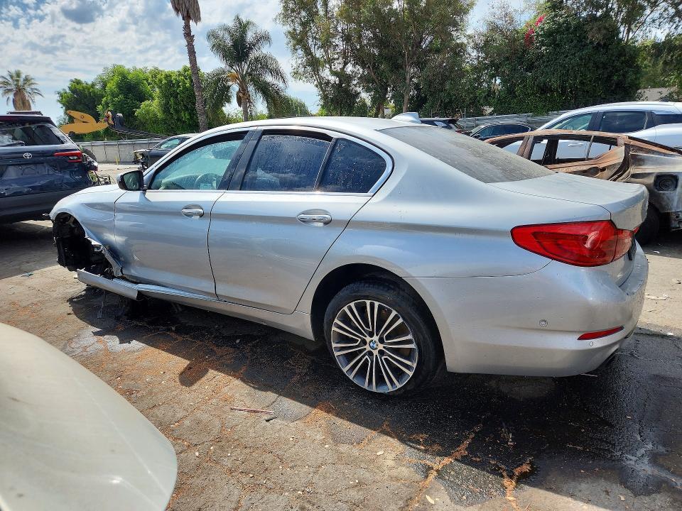 2017 BMW 530 I — Фото 2 из 12