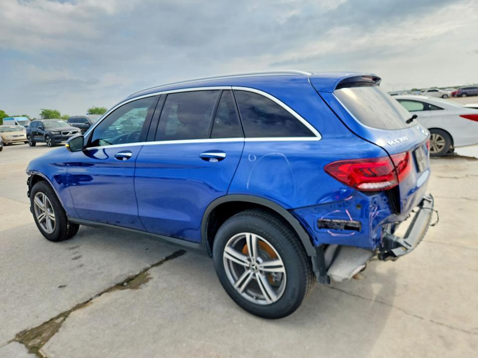 2022 MERCEDES-BENZ GLC 300 — Фото 2 из 15