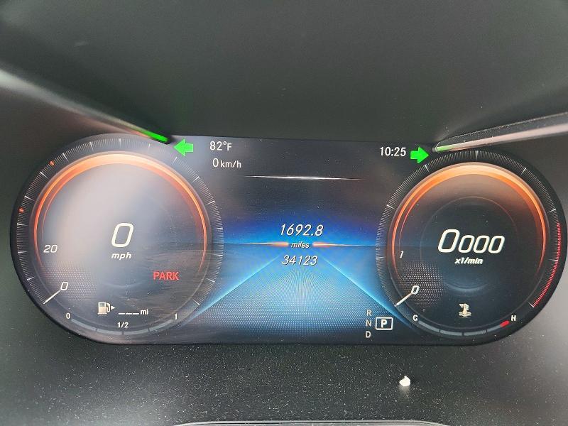 2022 MERCEDES-BENZ GLC 300 — Фото 9 из 15