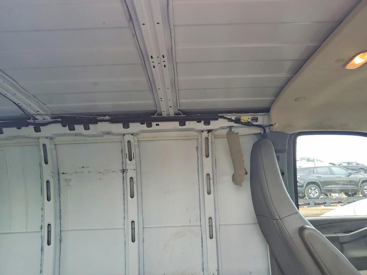 2017 CHEVROLET EXPRESS G2500 — Фото 10 из 12