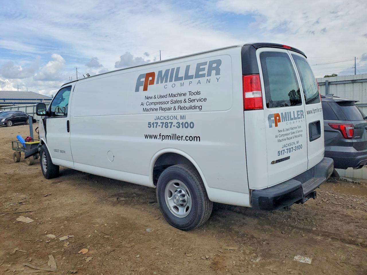 2017 CHEVROLET EXPRESS G2500 — Фото 2 из 12
