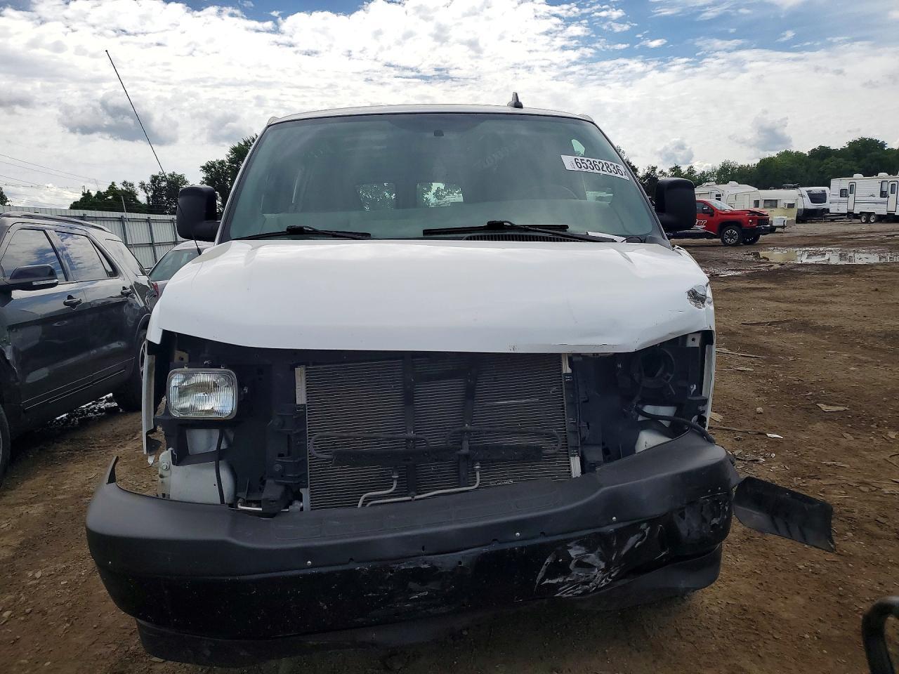 2017 CHEVROLET EXPRESS G2500 — Фото 5 из 12