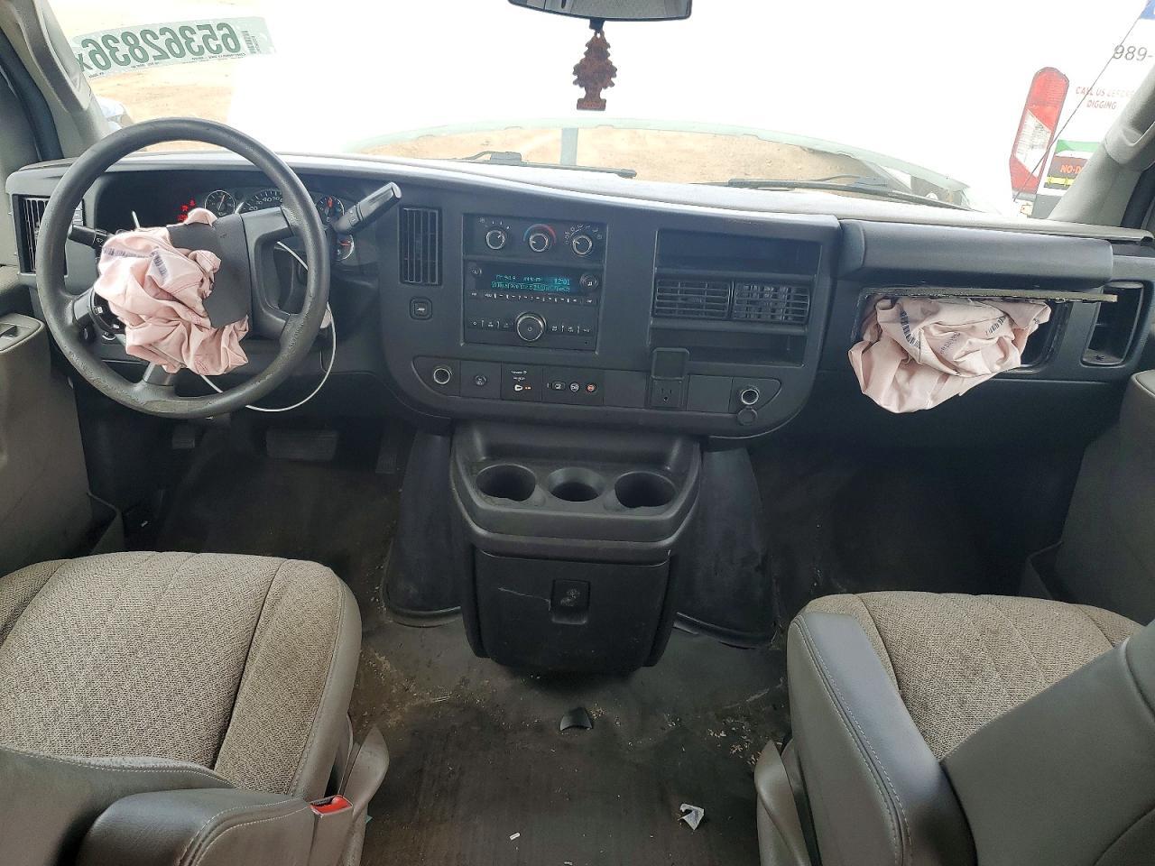 2017 CHEVROLET EXPRESS G2500 — Фото 8 из 12