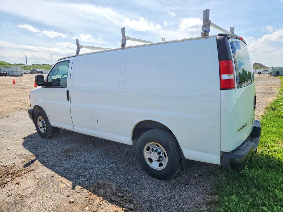 2017 CHEVROLET EXPRESS G3500 — Фото 2 из 12