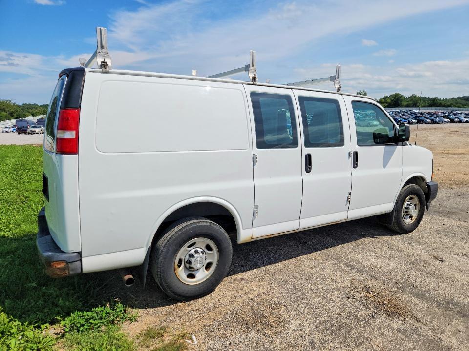 2017 CHEVROLET EXPRESS G3500 — Фото 3 из 12