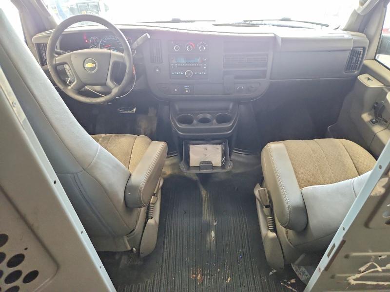 2017 CHEVROLET EXPRESS G3500 — Фото 8 из 12