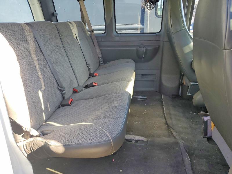 2017 CHEVROLET EXPRESS G3500 LT — Фото 10 из 12