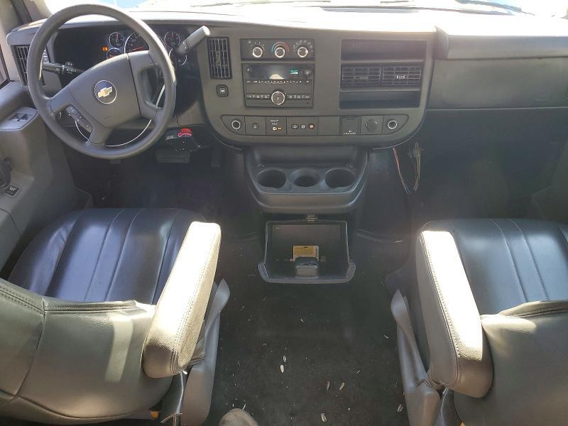 2017 CHEVROLET EXPRESS G3500 LT — Фото 8 из 12