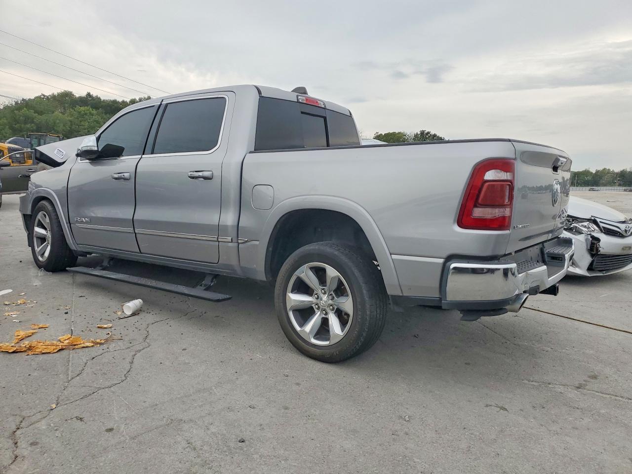 2022 RAM 1500 LIMITED — Фото 2 из 12
