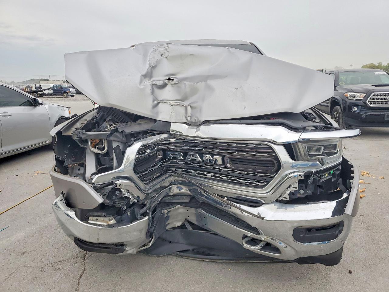 2022 RAM 1500 LIMITED — Фото 5 из 12