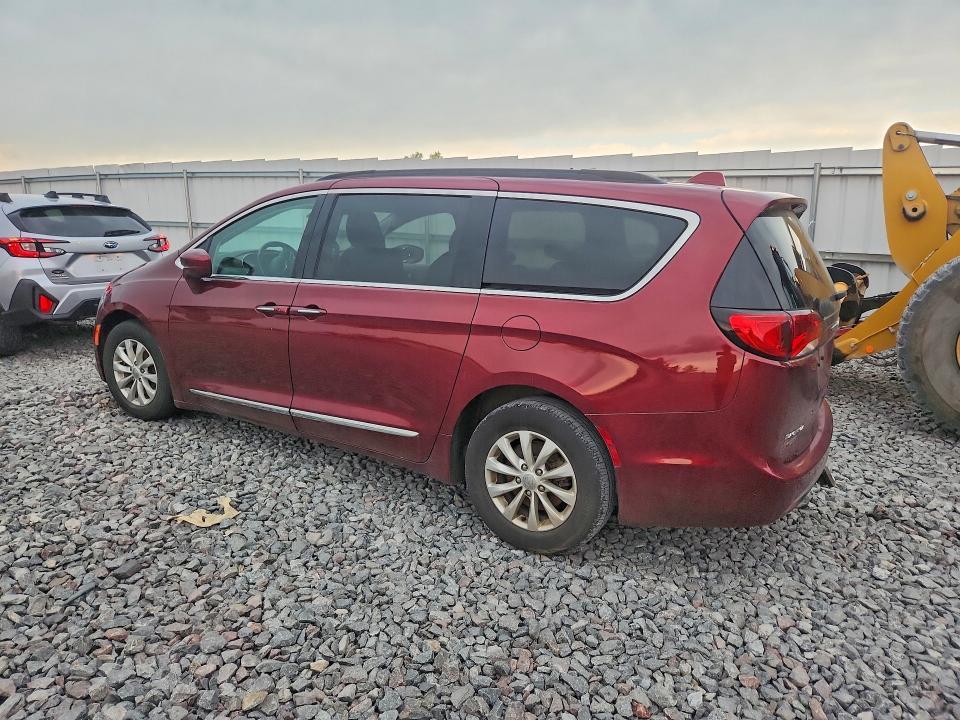 2017 CHRYSLER PACIFICA TOURING L — Фото 2 из 13