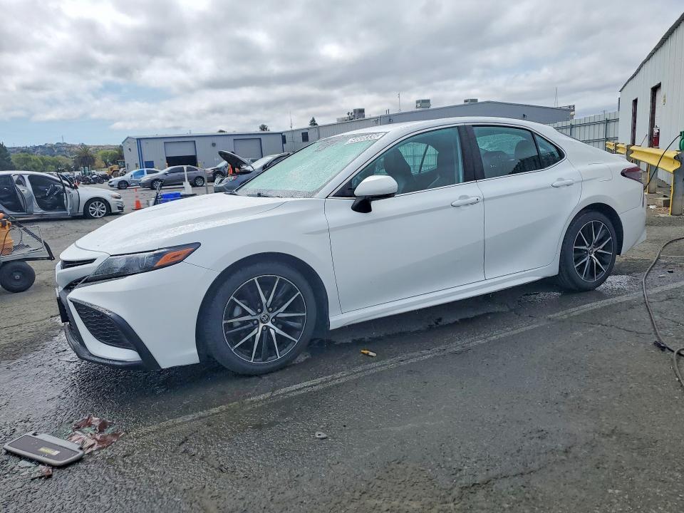 2022 TOYOTA CAMRY 4T1G11AK3NU028047
