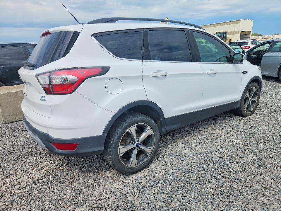 2017 FORD ESCAPE SE — Фото 3 из 11