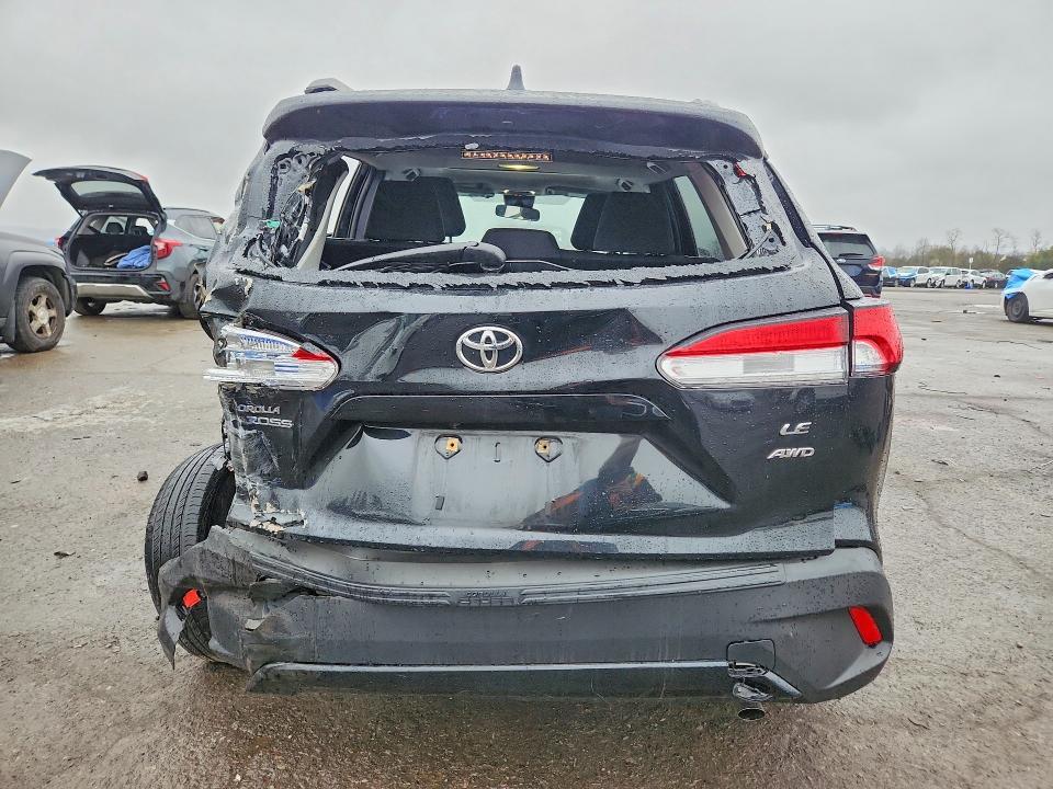 2022 TOYOTA COROLLA CROSS LE — Фото 6 из 16