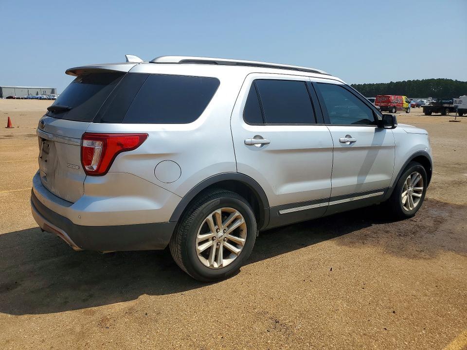 2017 FORD EXPLORER XLT — Фото 3 из 13
