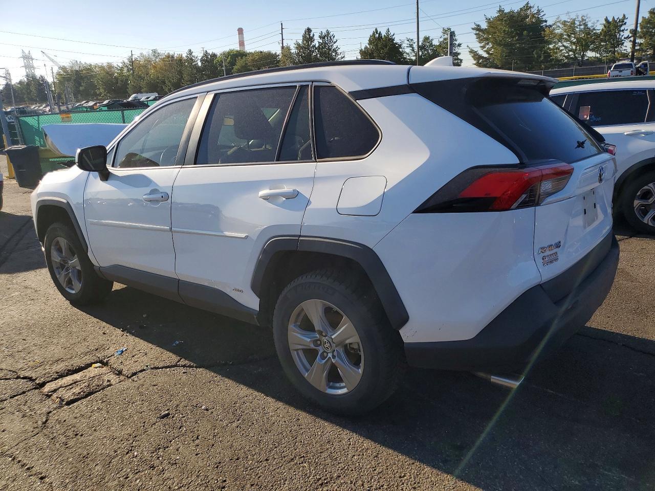2022 TOYOTA RAV4 LE — Фото 2 из 13