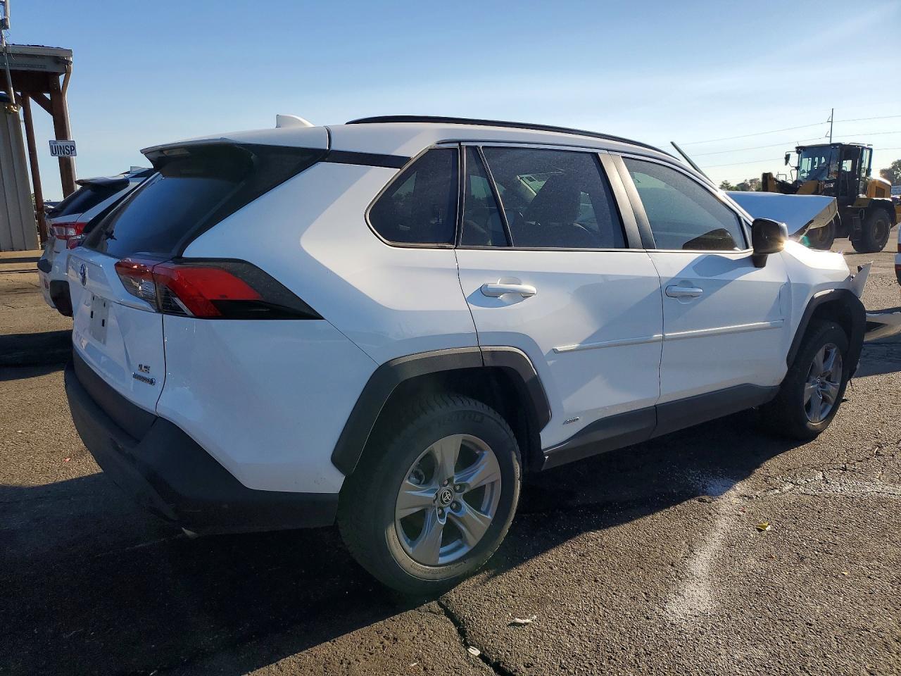 2022 TOYOTA RAV4 LE — Фото 3 из 13