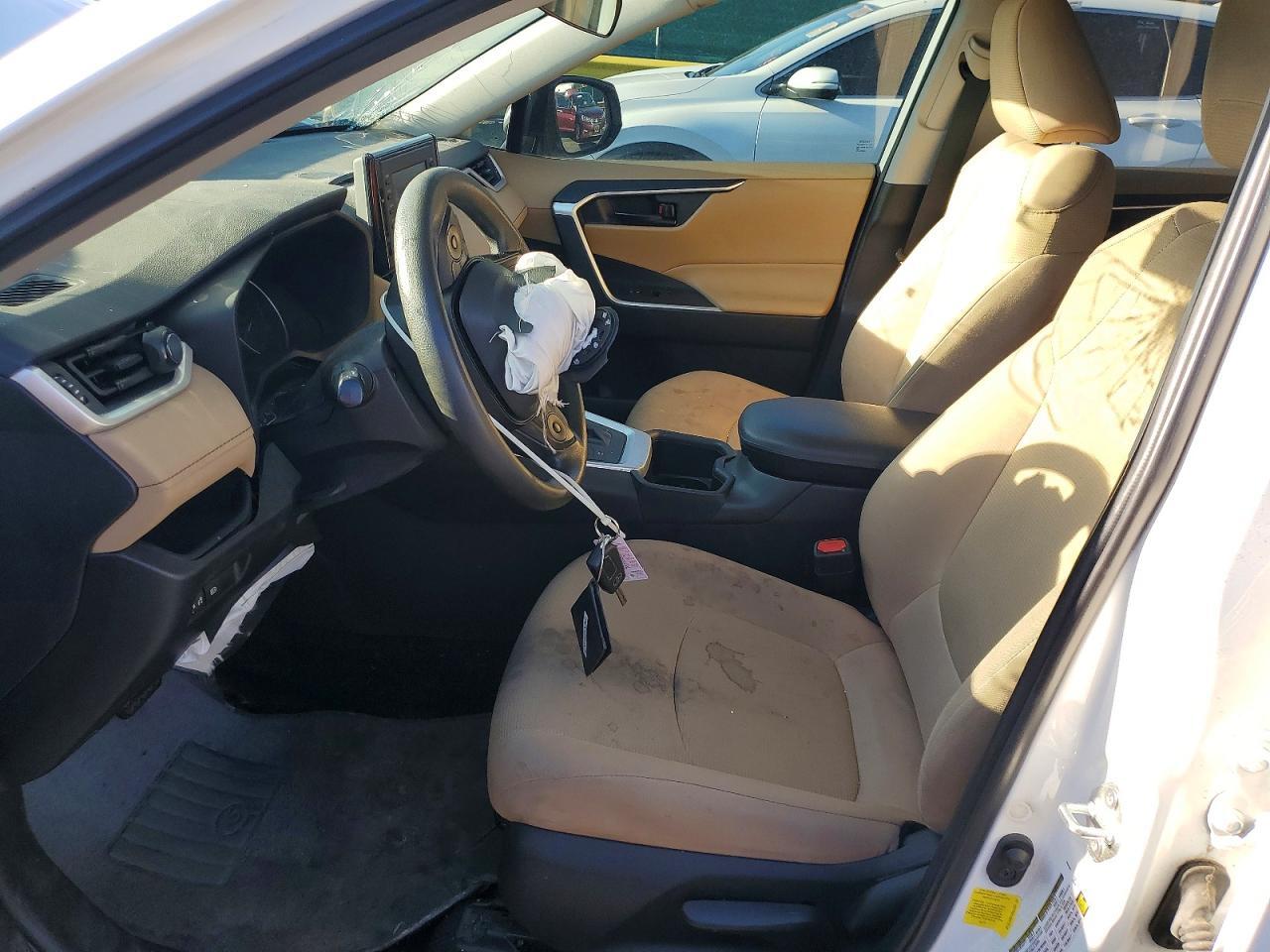 2022 TOYOTA RAV4 LE — Фото 7 из 13