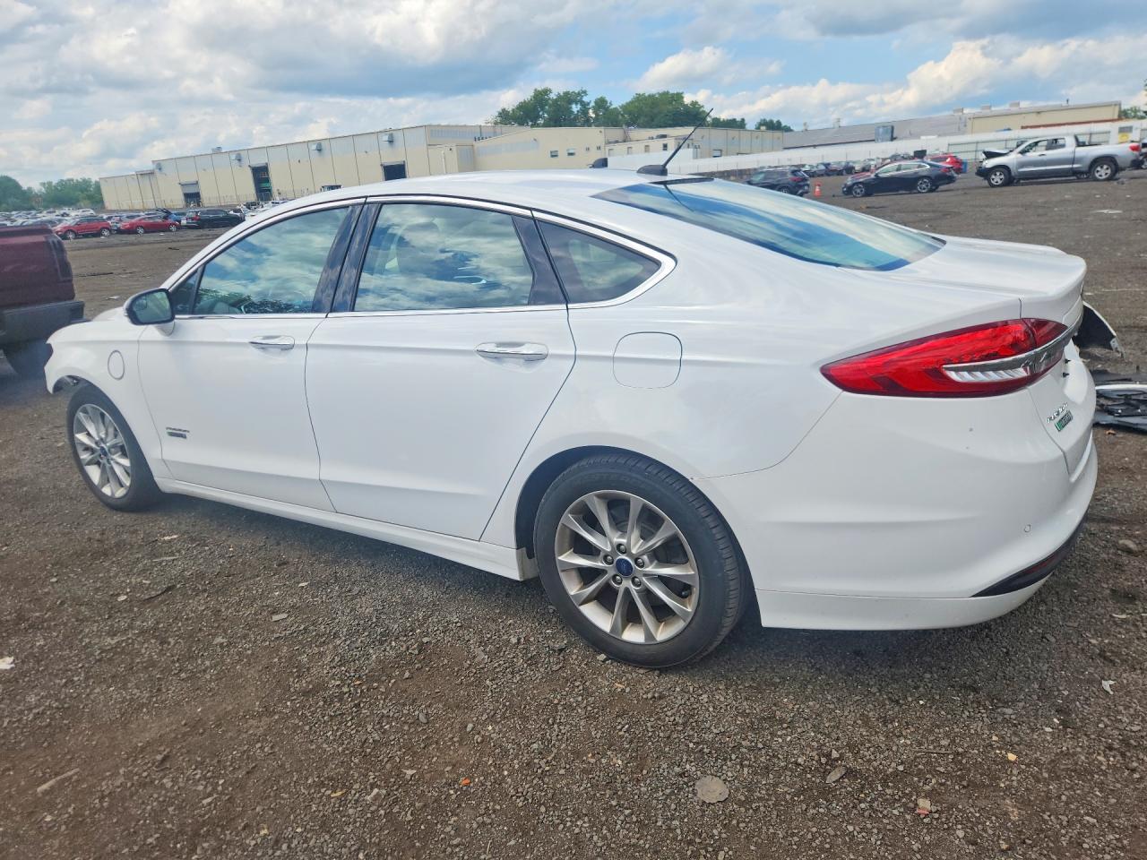 2017 FORD FUSION SE PHEV — Фото 2 из 13