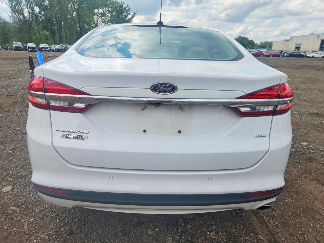 2017 FORD FUSION SE PHEV — Фото 6 из 13