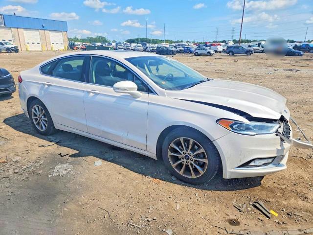 2017 FORD FUSION SE — Фото 4 из 12
