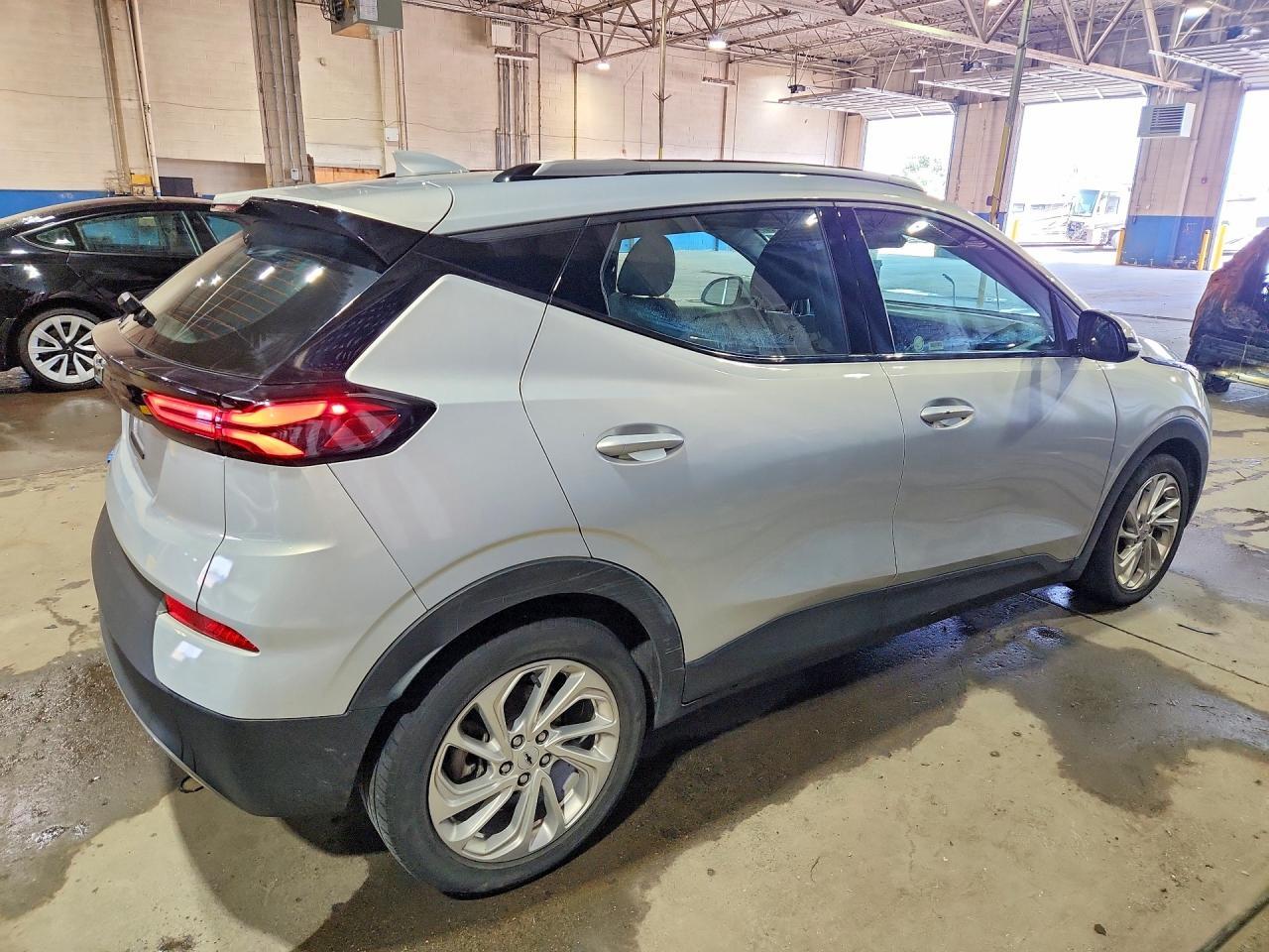 2023 CHEVROLET BOLT EUV LT — Фото 3 из 13
