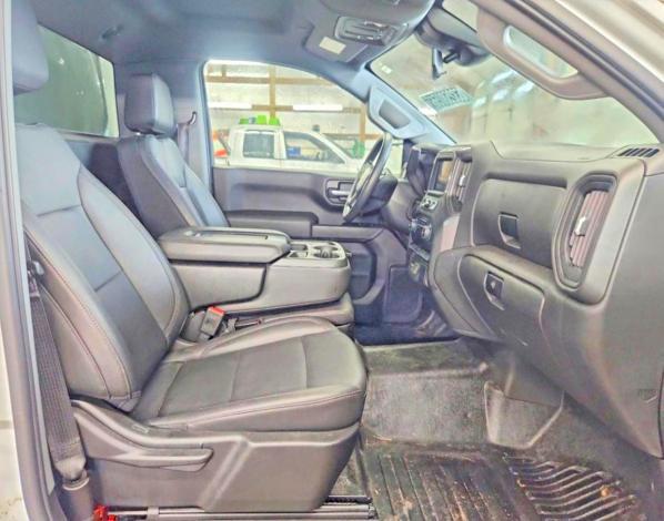 2023 CHEVROLET SILVERADO C1500 — Фото 10 из 12