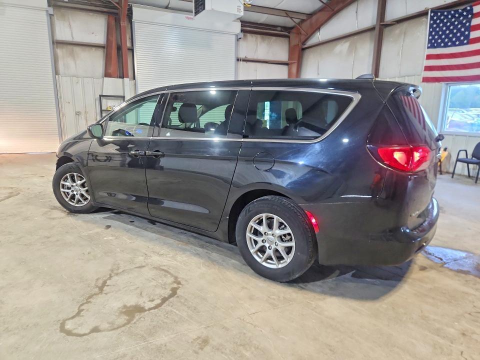 2023 CHRYSLER VOYAGER LX — Фото 2 из 13