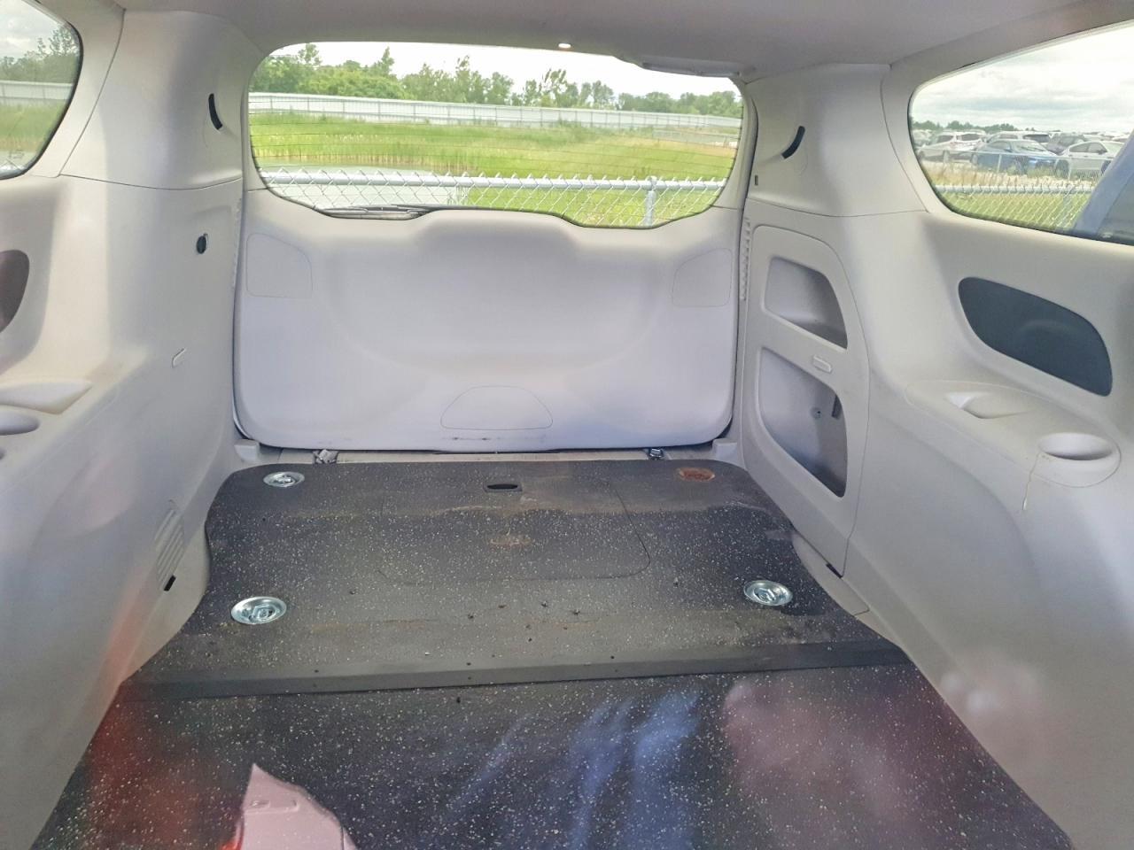 2023 CHRYSLER VOYAGER LX — Фото 10 из 13