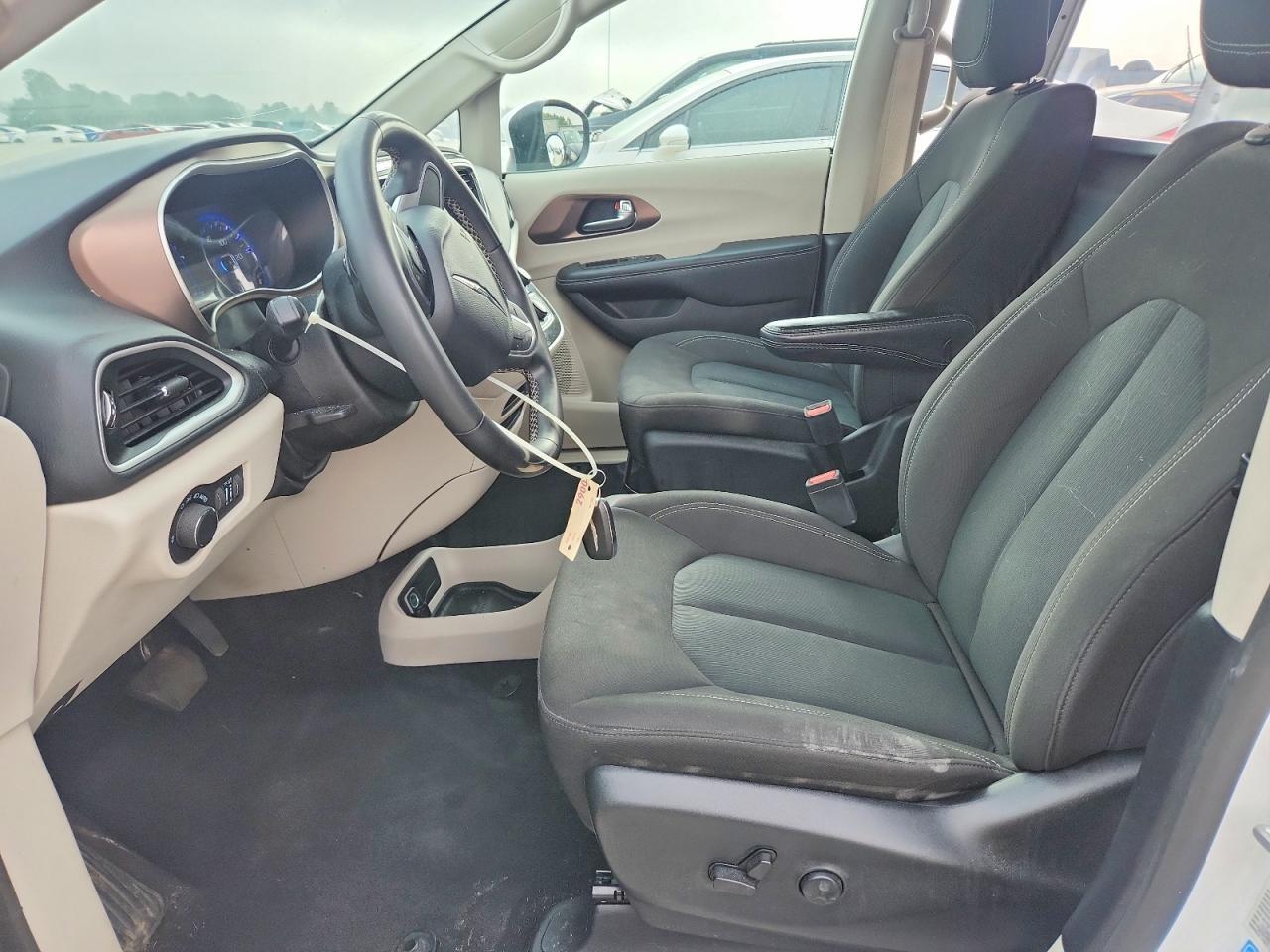 2023 CHRYSLER VOYAGER LX — Фото 7 из 13