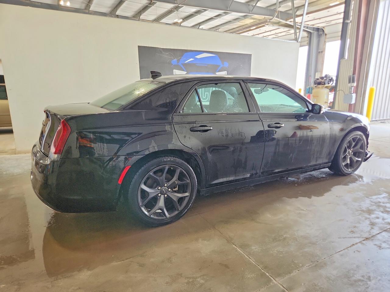 2023 CHRYSLER 300 S — Фото 3 из 12