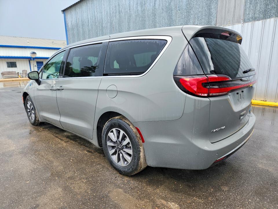 2023 CHRYSLER PACIFICA HYBRID TOURING L — Фото 2 из 13