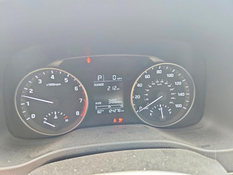 2017 HYUNDAI ELANTRA SE — Фото 9 из 12