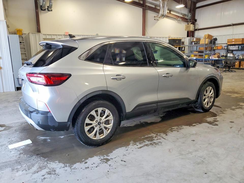 2023 FORD ESCAPE ACTIVE — Фото 3 из 13