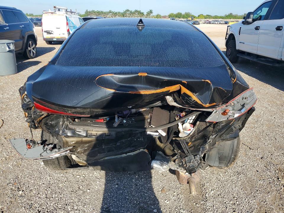 2017 HYUNDAI ELANTRA SE — Фото 6 из 12